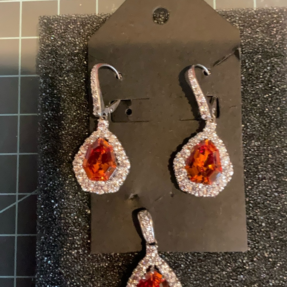 Teardrop citrine and CZ pendant and Earrings - Picture 2 of 5
